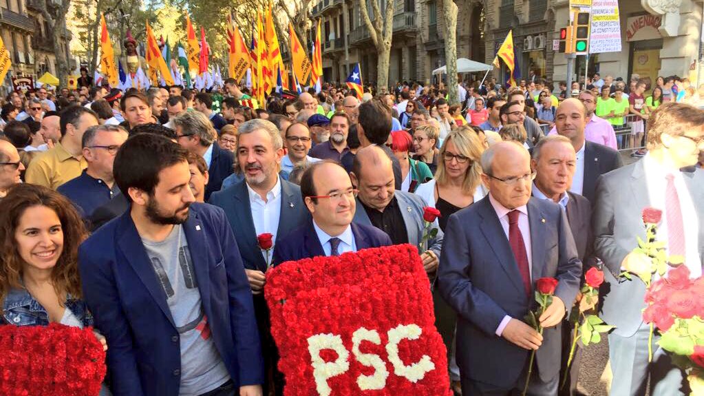 El PSC, insultado con la palabra botifler, hace su ofrenda floral en la Diada