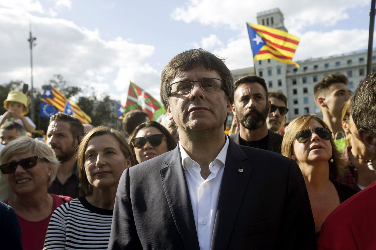 El president de la Generalitat, Carles Puigdemont, en la manifestación de la Diada