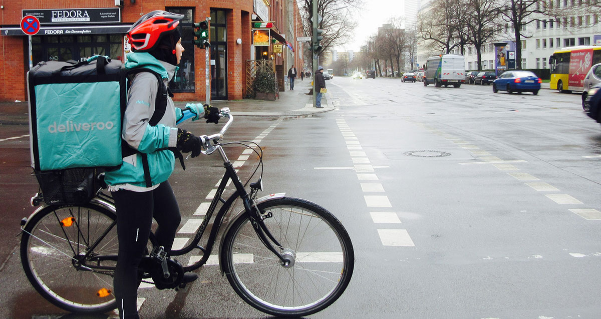 Imagen de archivo de un trabajador de Deliveroo