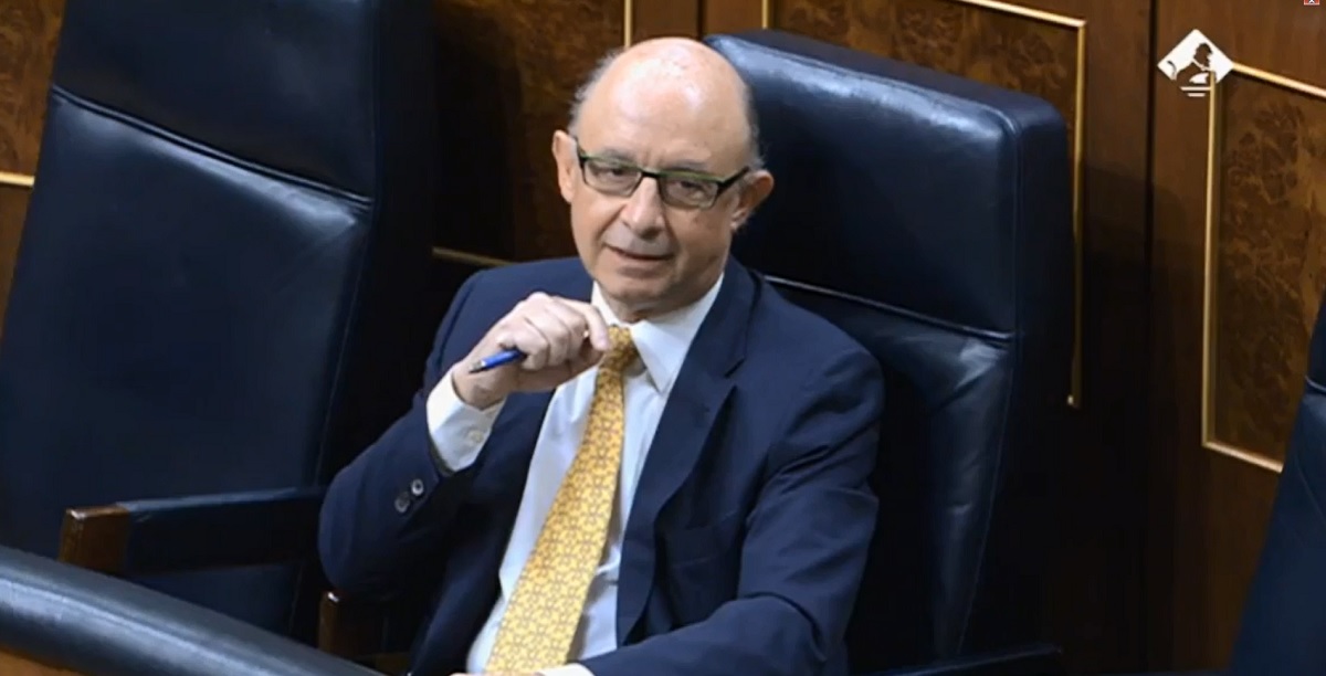 Cristóbal Montoro, atónito, escucha las manipulaciones de TVE fuente Congreso