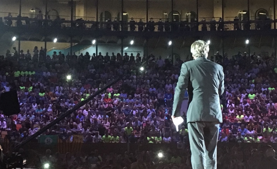 Carles Puigdemont durante su discurso en el arranque de campaña por el 1-O