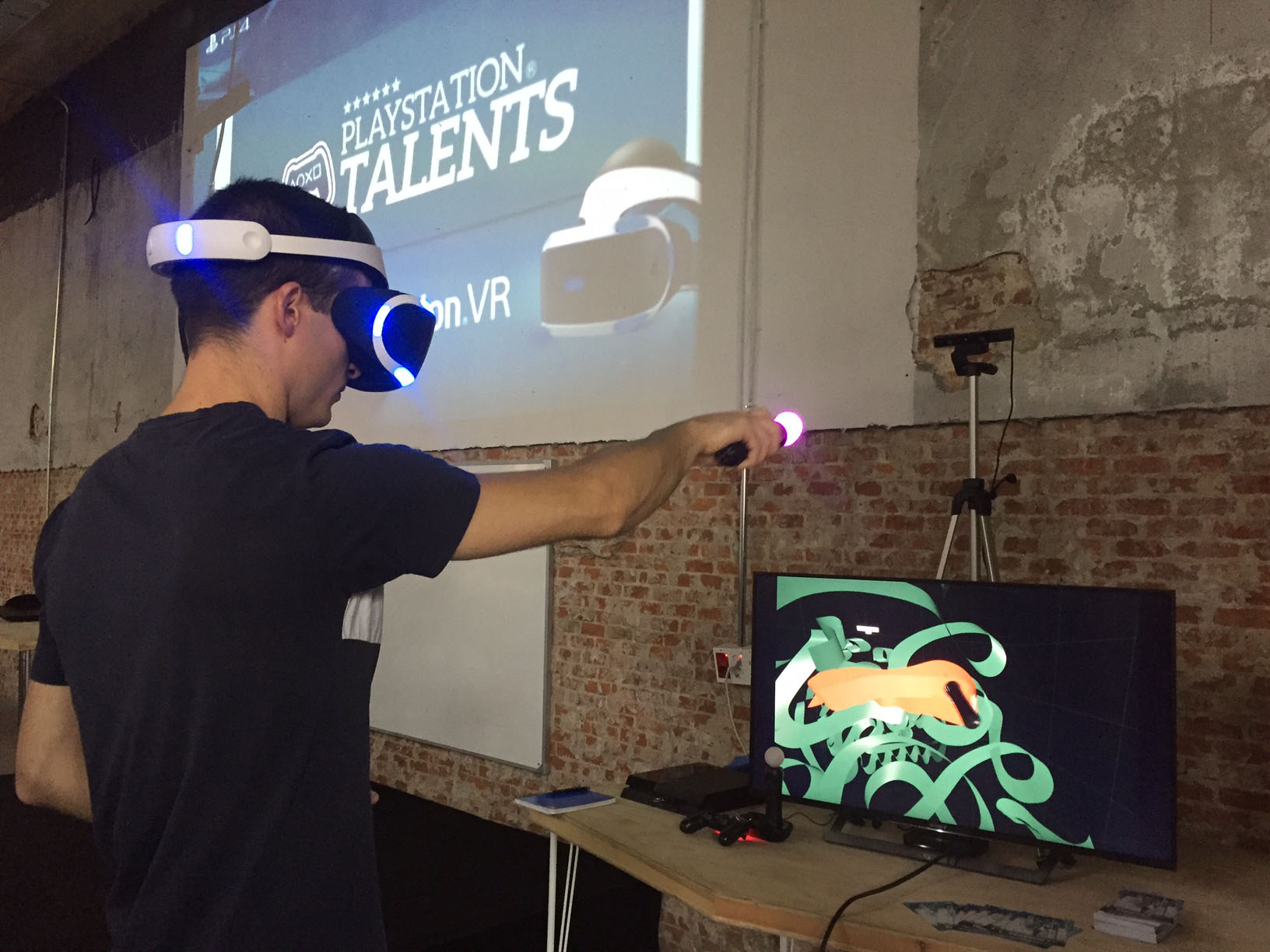 Un usuario disfrutando de la PlayStation VR