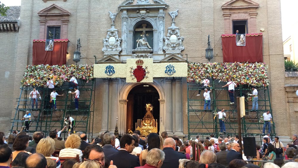 Imagen de archivo de la ofrenda floral a la Virgen de las Angustias, patrona de Granada.