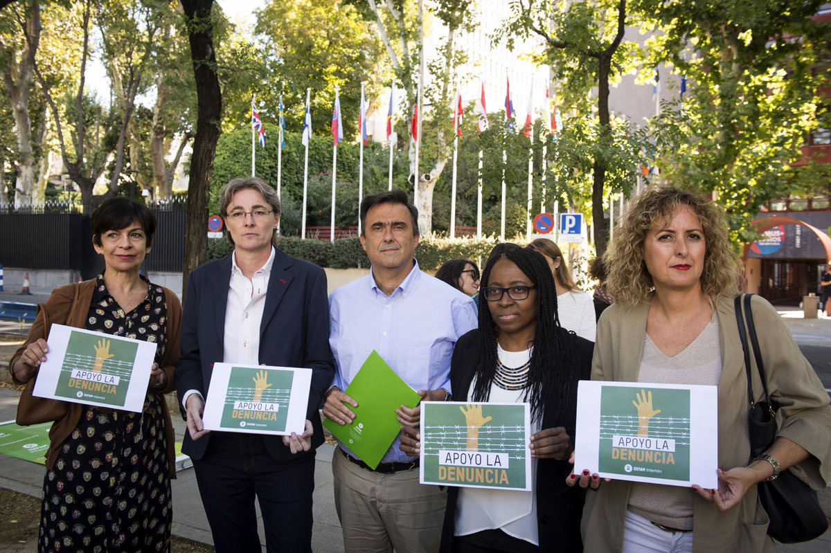 El director general de Oxfam, José María Vera, las diputadas de PSOE y Podemos, y la teniente de alcalde de Madrid