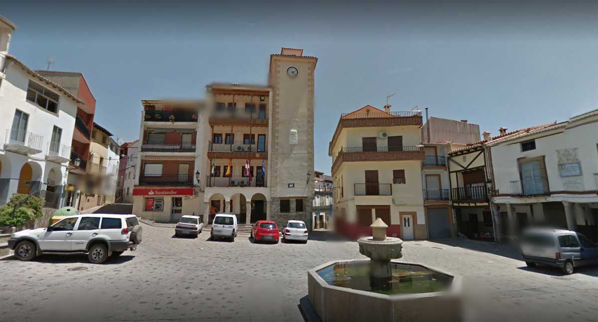 Vista del Ayuntamiento de Casar de Palomero, en Cáceres. 