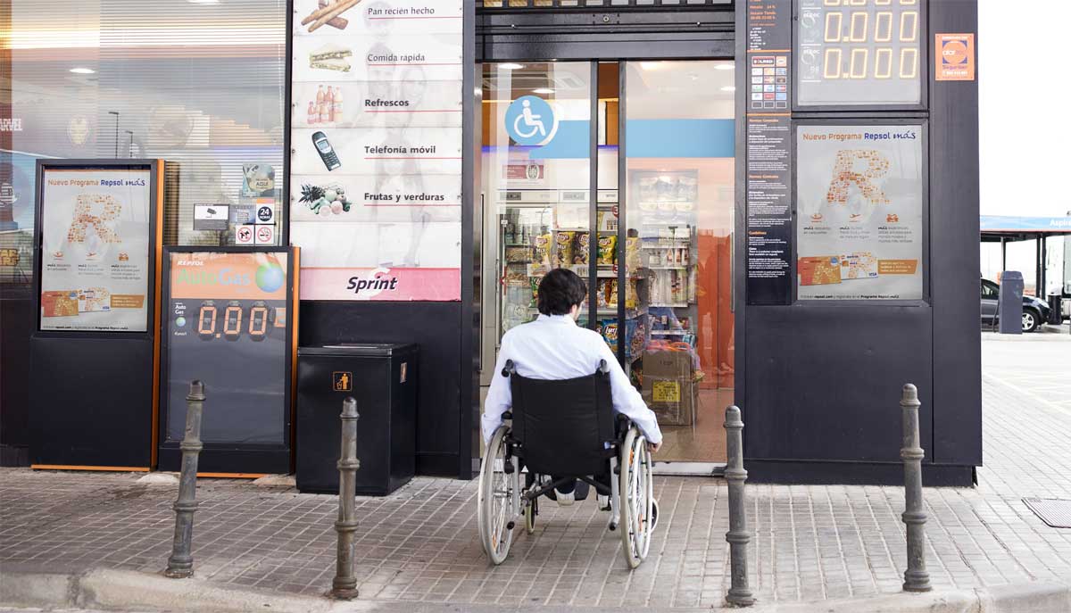 Una estación de servicio accesible de Repsol.