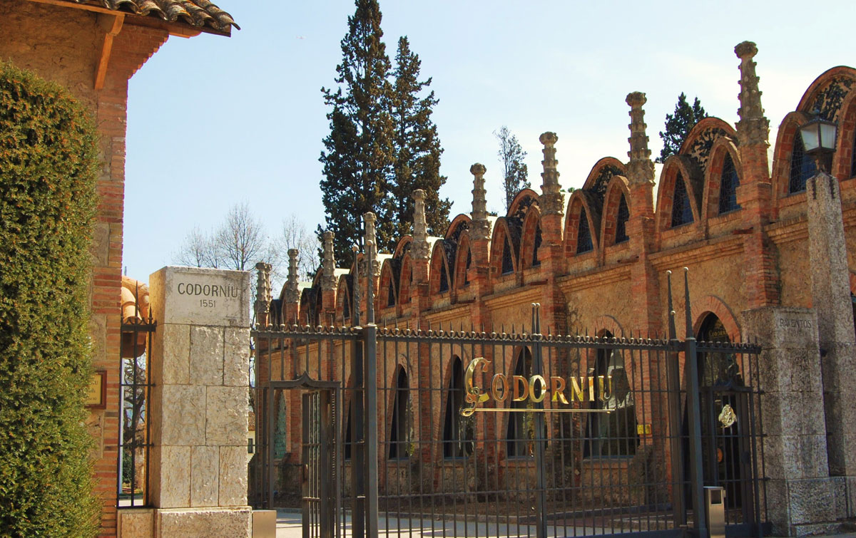 Puertas de la sede de Codorníu