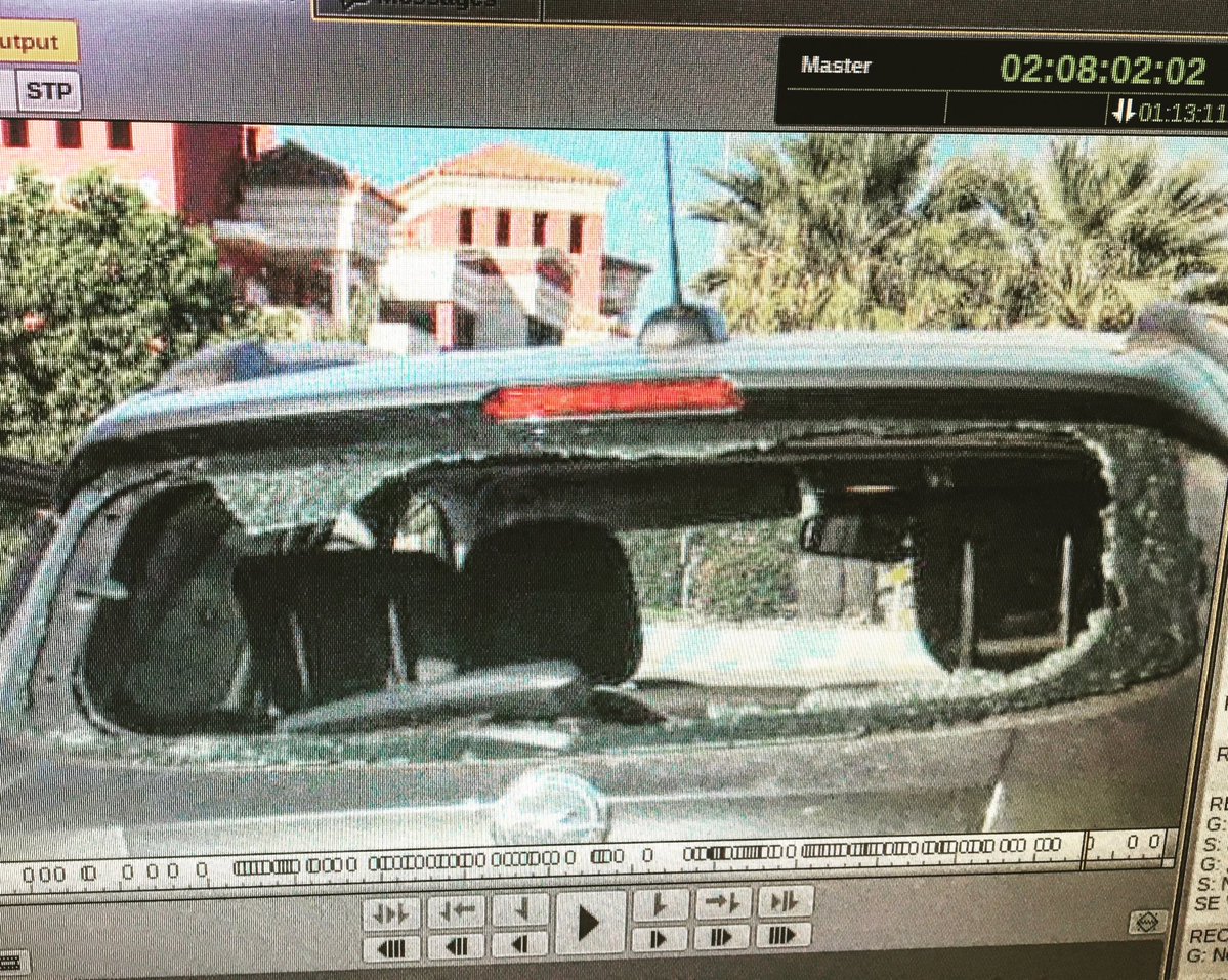 Ventana del coche atacado de Equipo de Investigación en La Línea de la Concepción. 