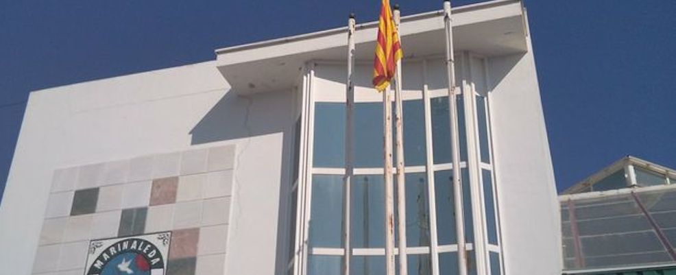La bandera independentista odiando en la sede del Ayuntamiento de Marinaleda.