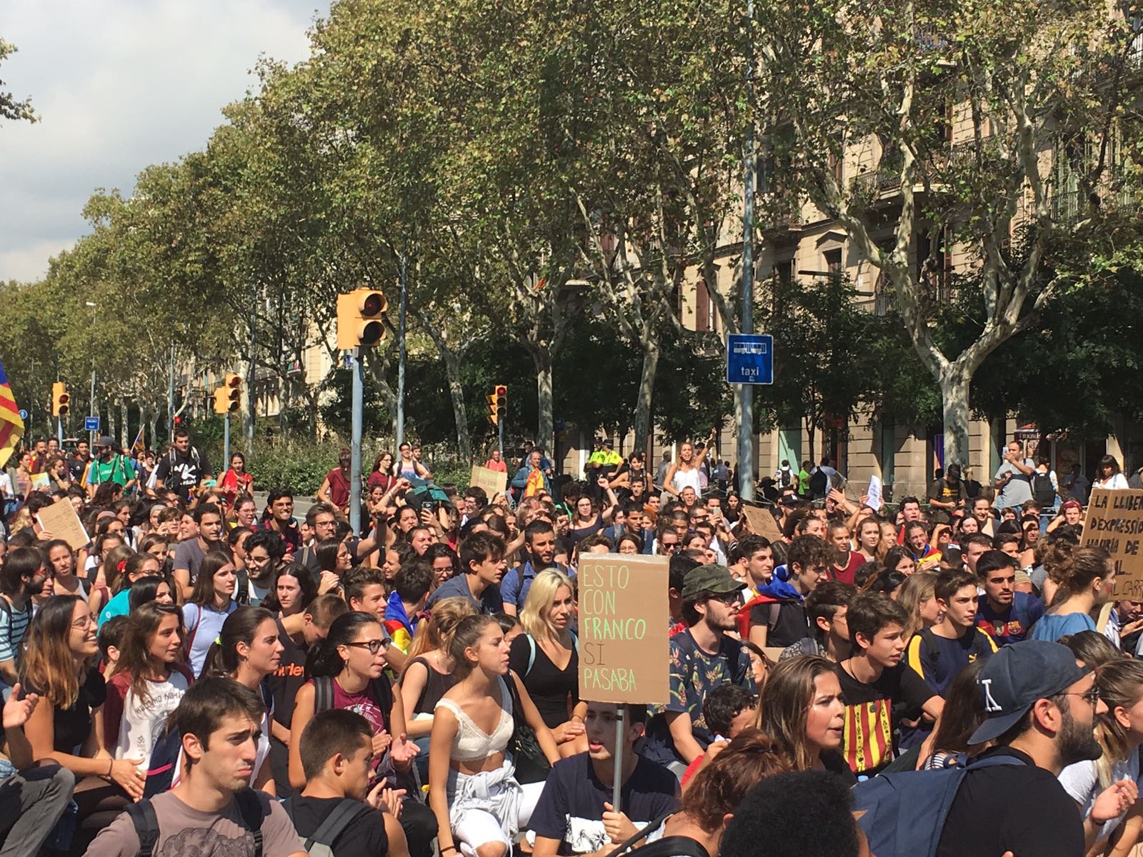 Manifestación de los estudiantes en las calles de Barcelona por el referéndum