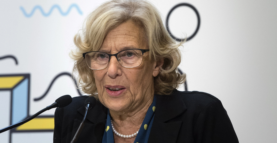 La alcaldesa de Madrid, Manuela Carmena, durante la presentación del Plan A de Calidad del Aire y Cambio Climático, hoy en el Palacio de Cibeles