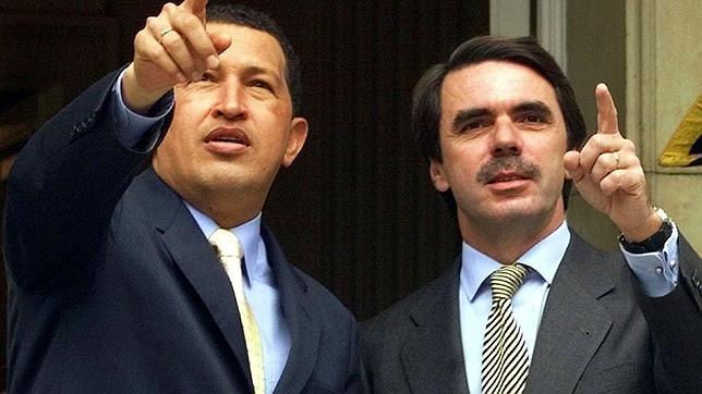 José María Aznar y Hugo Chávez en una foto de archivo. 