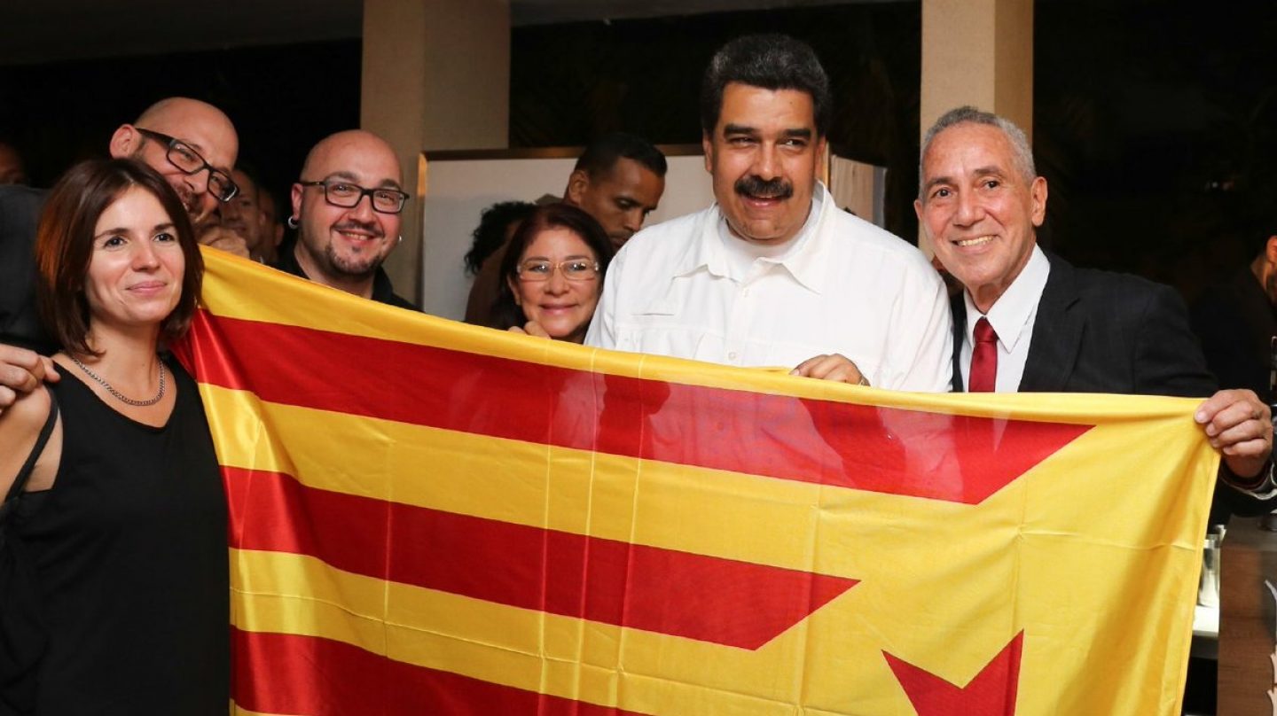 Nicolás Maduro, con los miembros de Ítaca. 