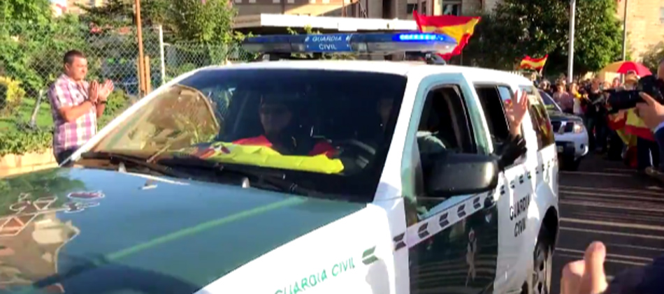 Despedida a los guardia civiles en Santander en su salida hacia Cataluña. 