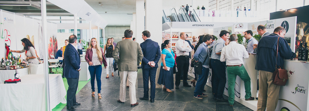 Stands de la VI Feria Andalucía Sabor, que se celebra en el palacio de congresos de Sevilla.