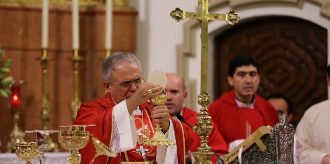 Demetrio Fernández, obispo de Córdoba, oficiando una misa en la catedral.