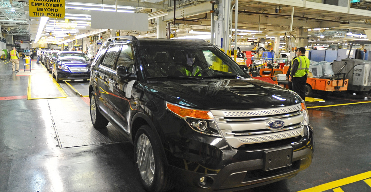 En la imagen, un vehículo Ford Explorer en la cadena de montaje de una fábrica de Chicago, Estados Unidos. 
