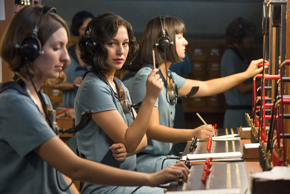Por qué Netflix ha hecho una serie para la señora de Cuenca y para los hipsters