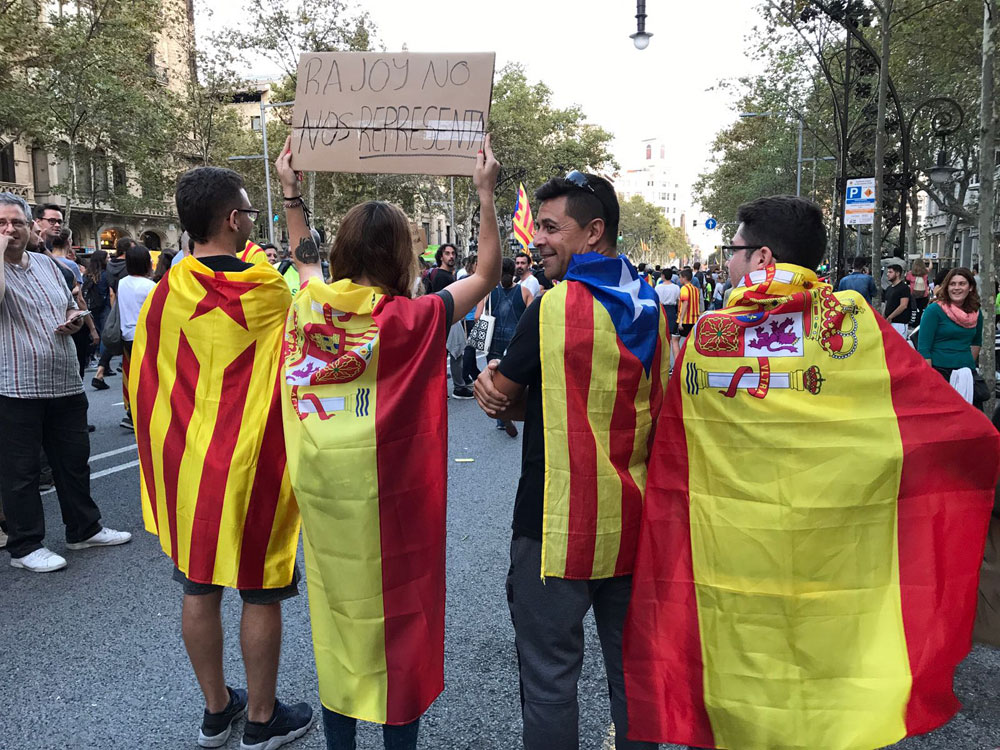 Pancartas contra Rajoy en la manifestación de Barcelona