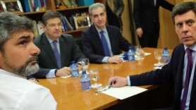 Los padres de Diana Quer y Mariluz Cortés, en una reunión con Rafael Catalá y Rafael Hernando.