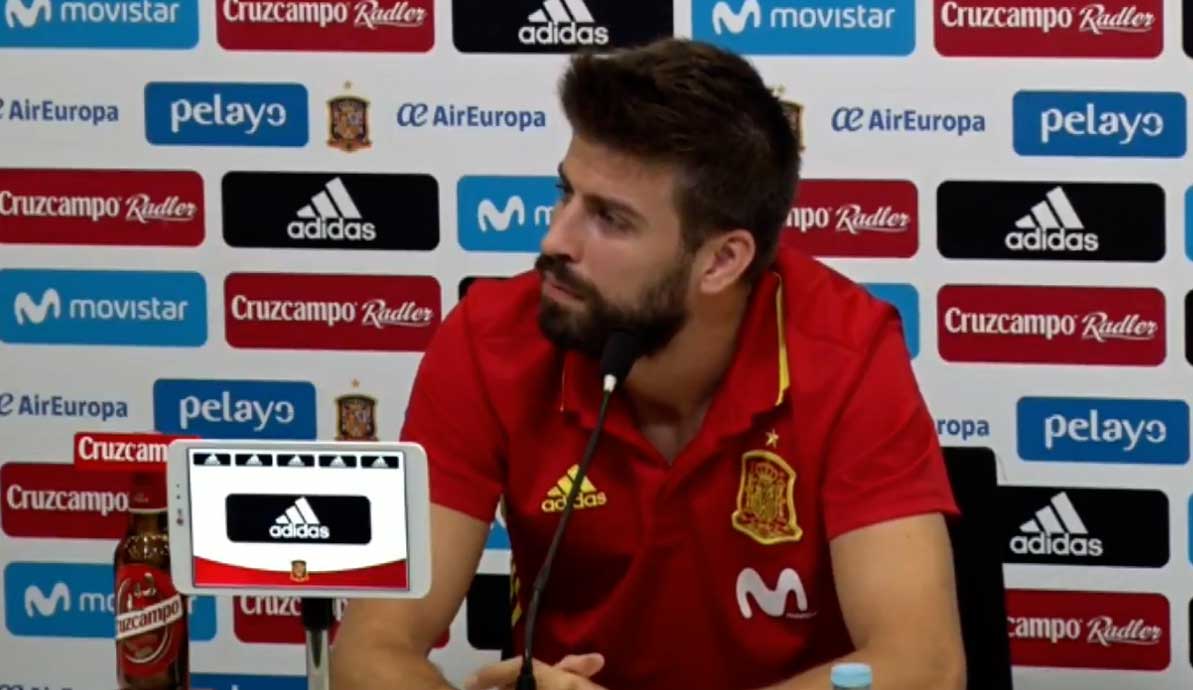 Gerard Piqué durante la rueda de prensa en la concentración de la Selección Española