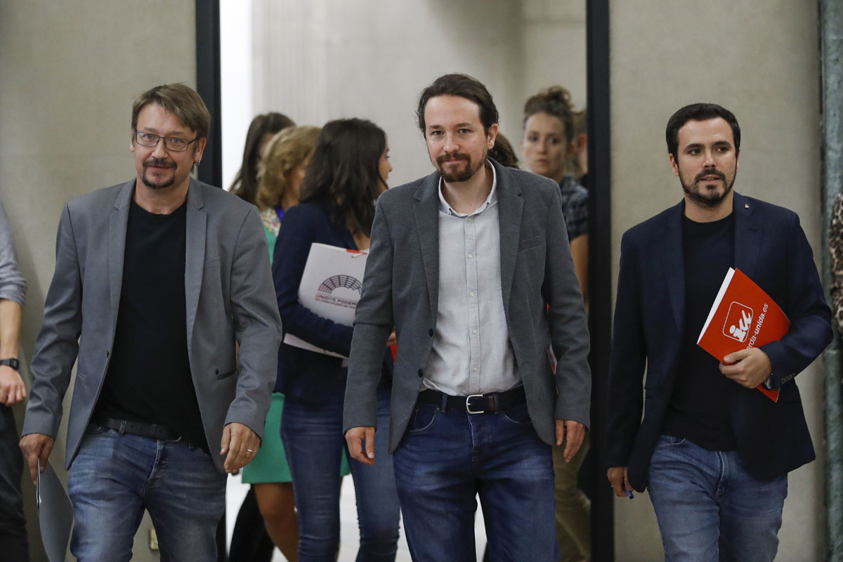 Pablo Iglesias, flanqueado por Xavier Domènech y Alberto Garzón.