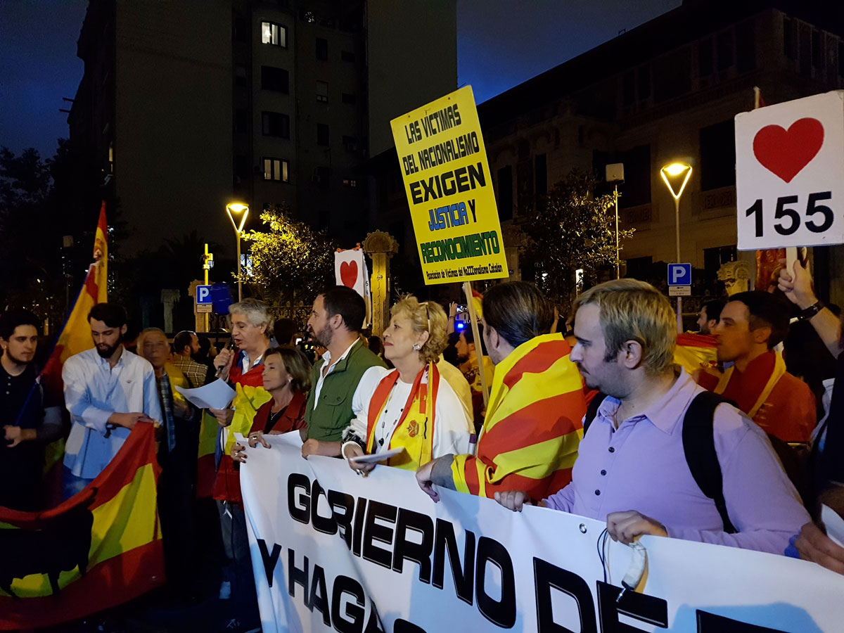 Manifestación en la Delegación del Gobierno de Barcelona por la unidad de España