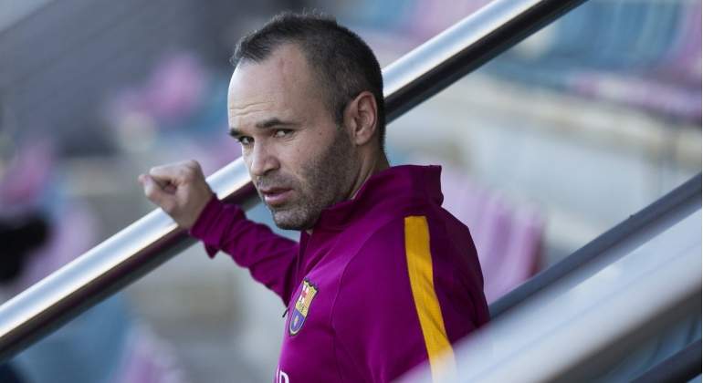 El centrocampista y capitán del FC Barcelona, Andrés Iniesta, durante un entrenamiento. 