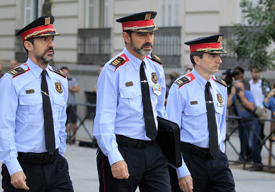 El jefe de los Mossos d'Esquadra, Josep Lluis Trapero (c), a su llegada a la Audiencia Nacional