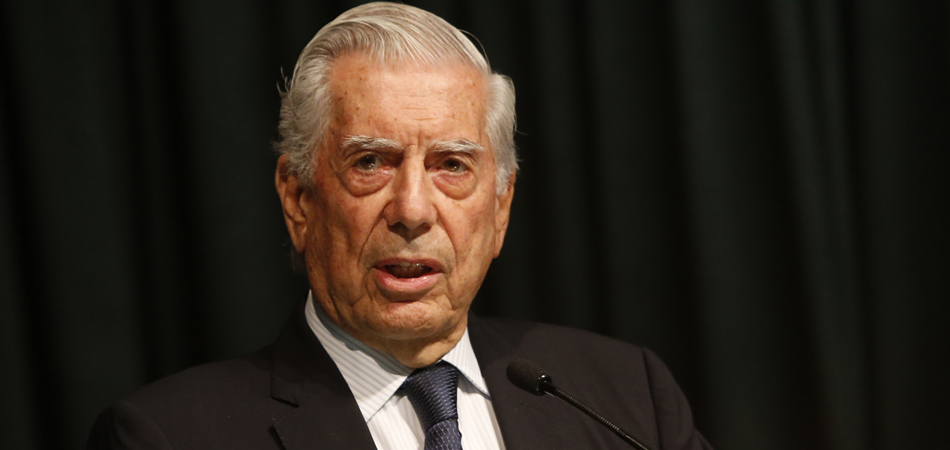 El escritor y premio Novel de Literatura 2010, Mario Vargas Llosa.