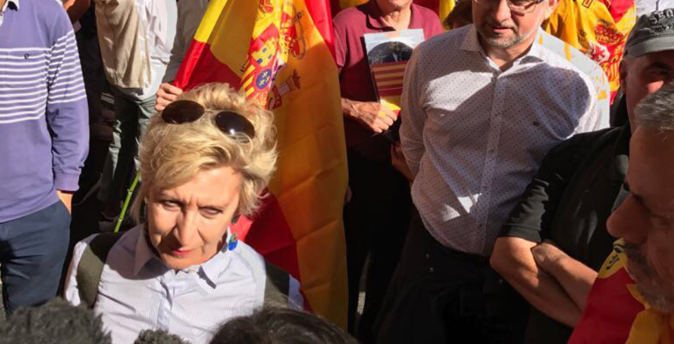 Rosa Díez en una manifestación por la unidad de España en Cataluña