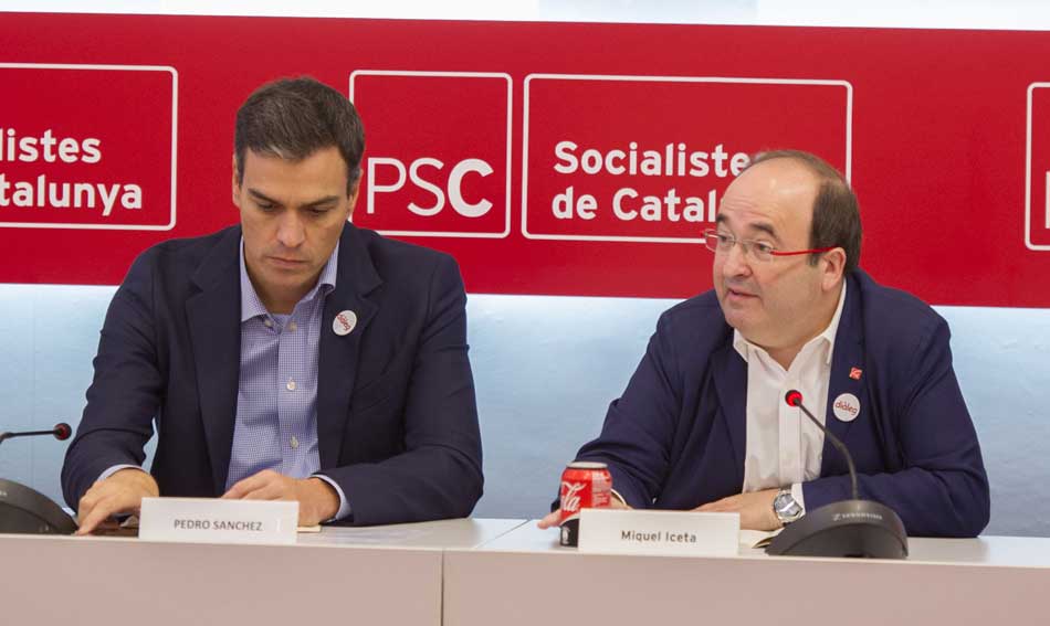 Pedro Sánchez junto a Miquel Iceta en una reunión de la Ejecutiva del PSC.
