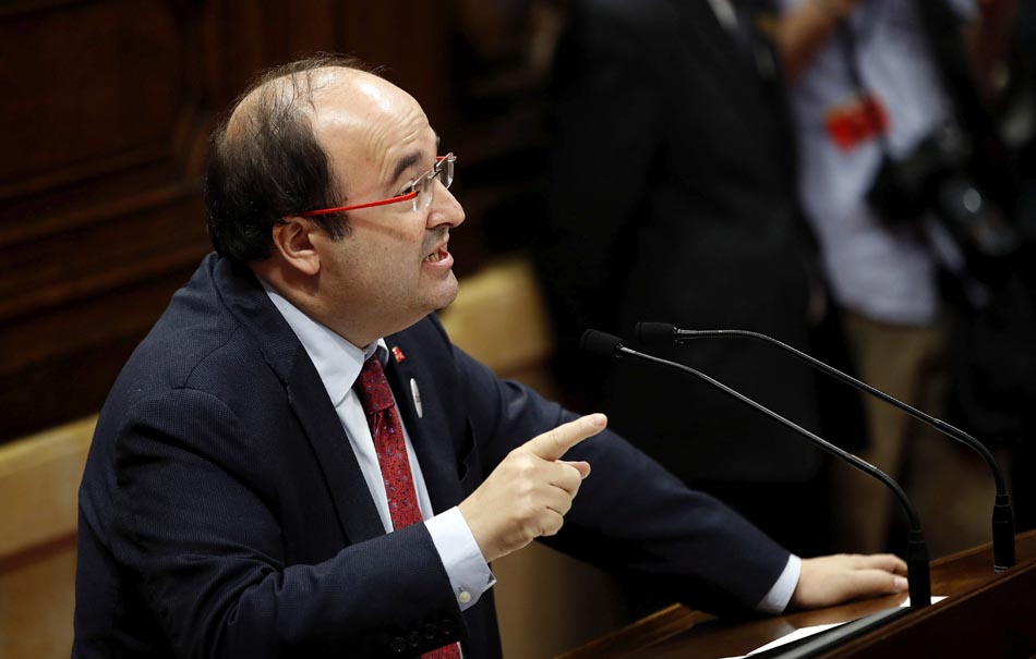El primer secretario de los socialistas catalanes Miquel Iceta, durante su comparecencia ayer en el Parlament. 