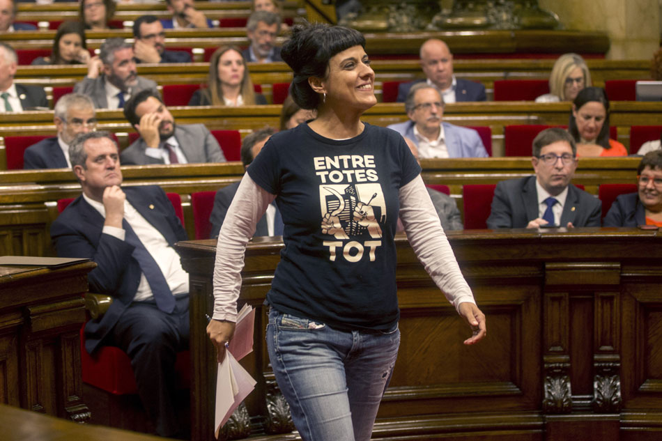 La diputada de la CUP Anna Gabriel antes de su comparecencia hoy en el Parlament tras la intervención del president, Carles Puigdemont. EFE