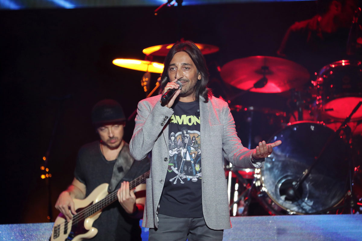 El cantante Antonio Carmona, durante un concierto solidario. 