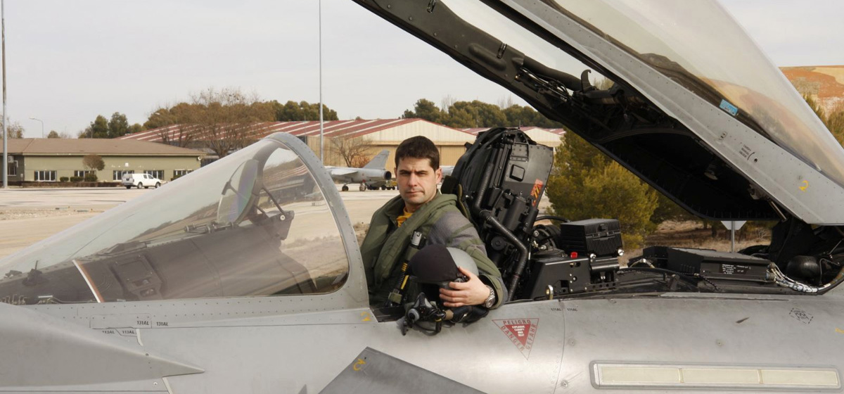 Fotografía facilitada por el Ministerio de Defensa del capitán del Ejército del Aire Borja Aybar, que ha fallecido en un accidente al estrellarse el avión de combate Eurofighter en su base de Albacete