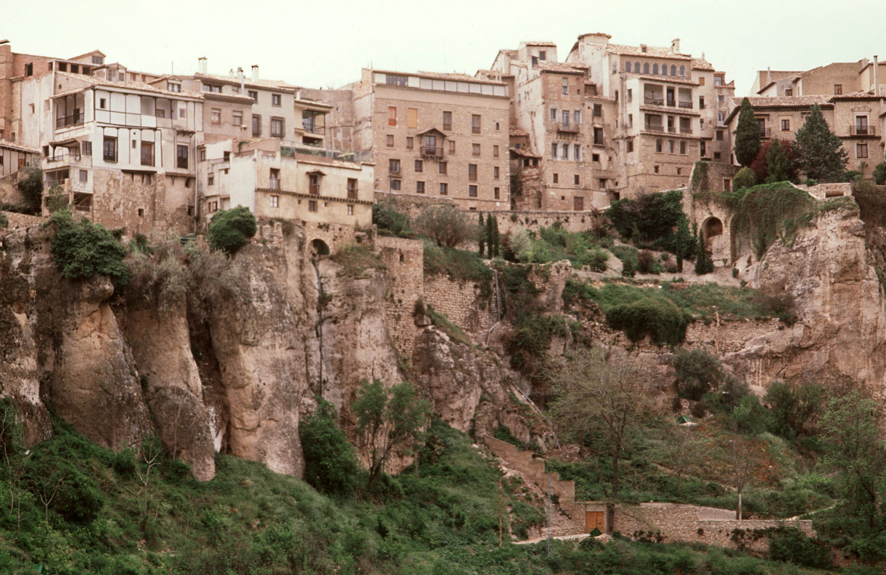 Vista panorámica de las casas colgadas, en Cuenca. 