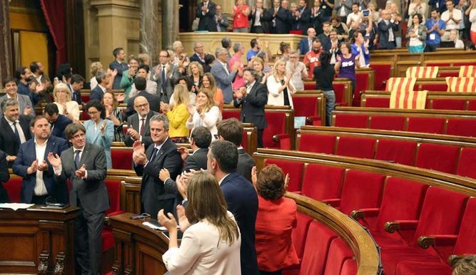 Con la Constitución y contra la corrupción Con la Constitución y contra la corrupción