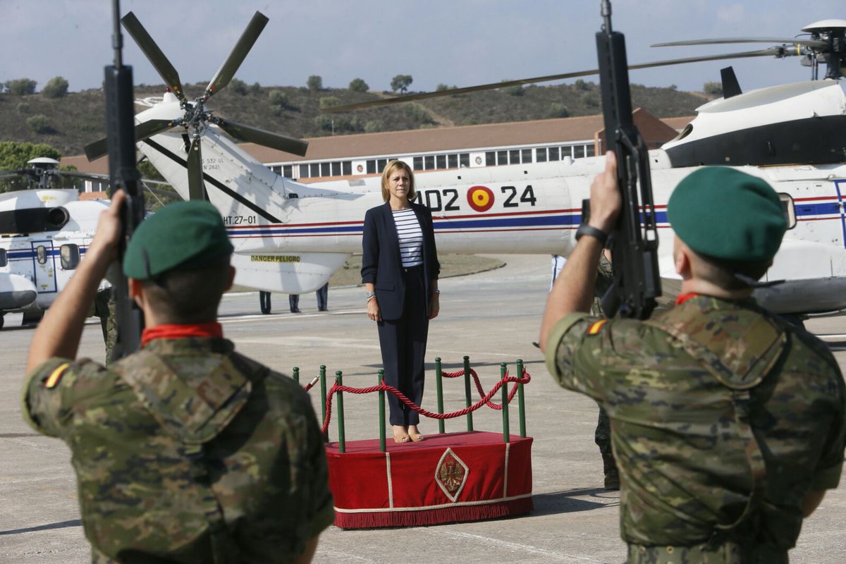 María Dolores de Cospedal visita el acuartelamiento 'General Álvarez de Castro' en San Clemente de Sasebas (Girona), sede del Regimiento Arapiles 62.