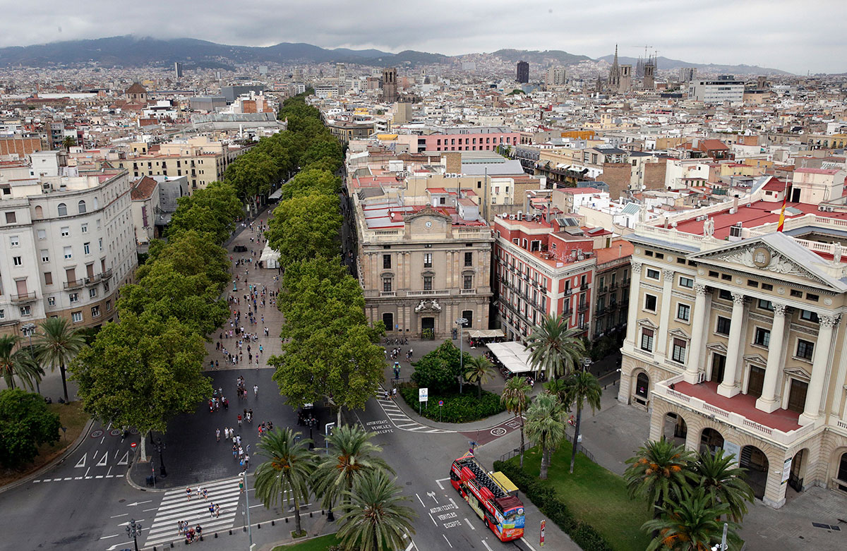 Vista desde el Monumento de Colón de Las Ramblas de Barcelona.