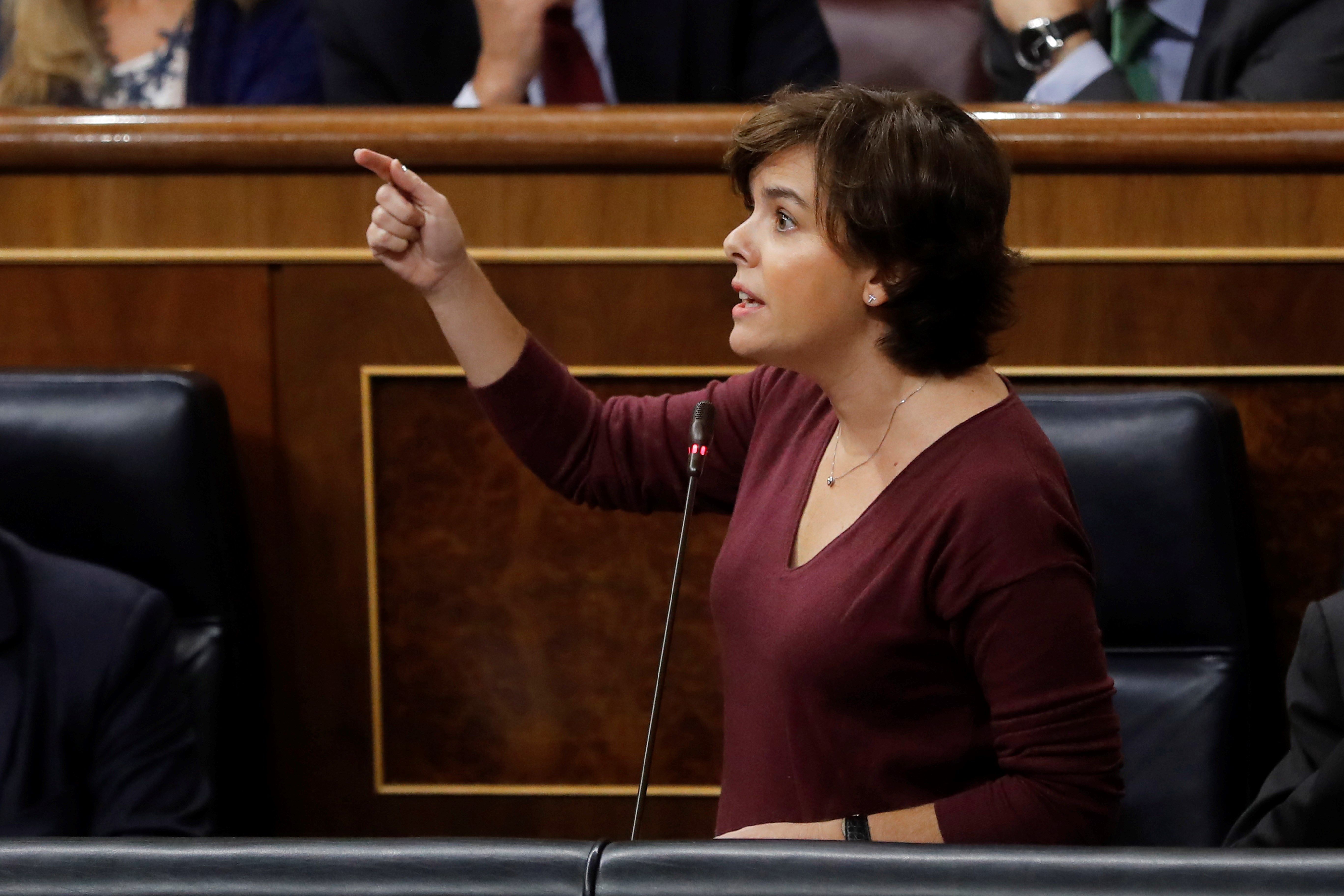 La vicepresidenta del Gobierno, Soraya Sáenz de Santamaría, interviene en la sesión de control al Gobierno celebrada hoy en el Congreso de los Diputados. 