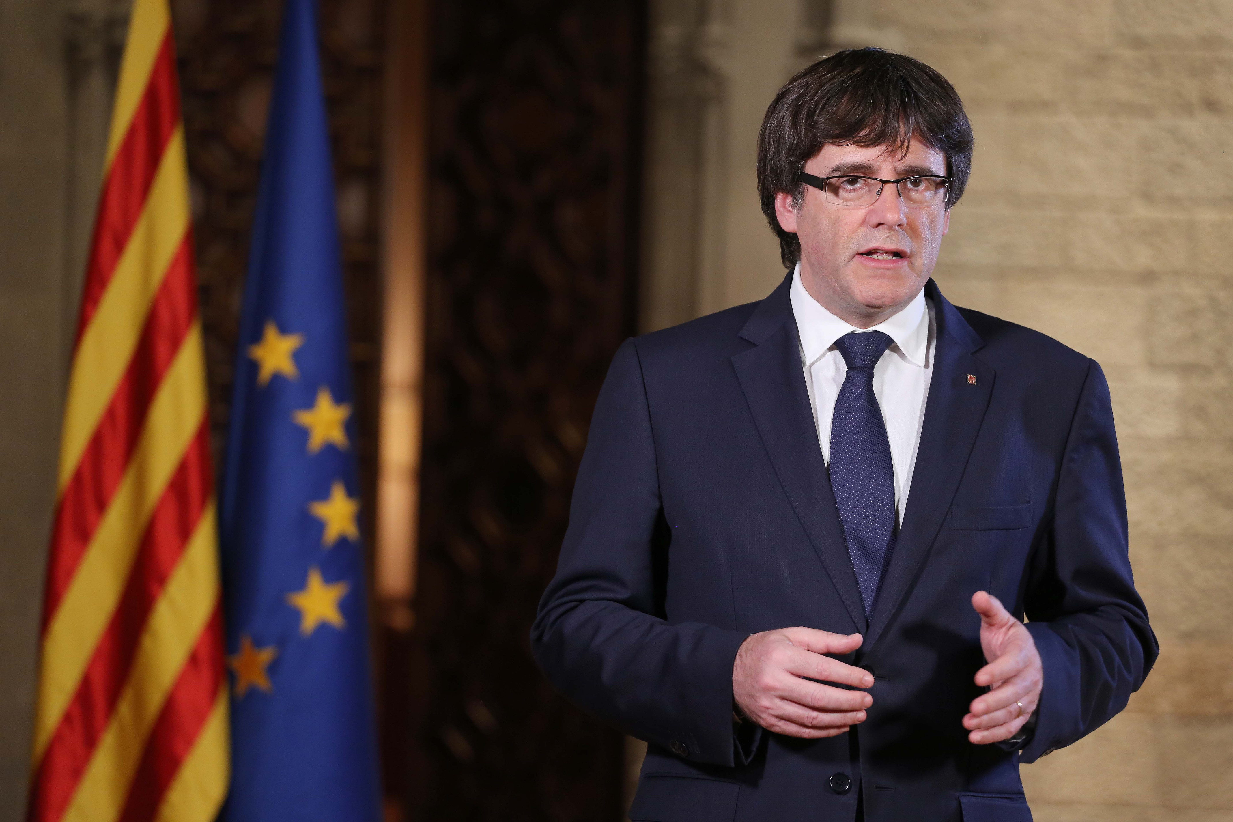 Puigdemont va respondre a Rajoy demanant un ple del Parlament