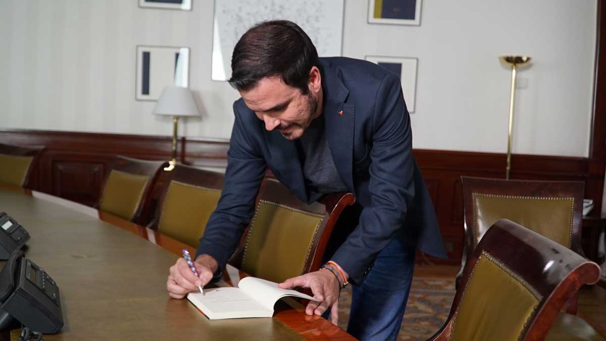 Alberto Garzón presenta su último libro ‘Por qué soy comunista’ de Ediciones Península