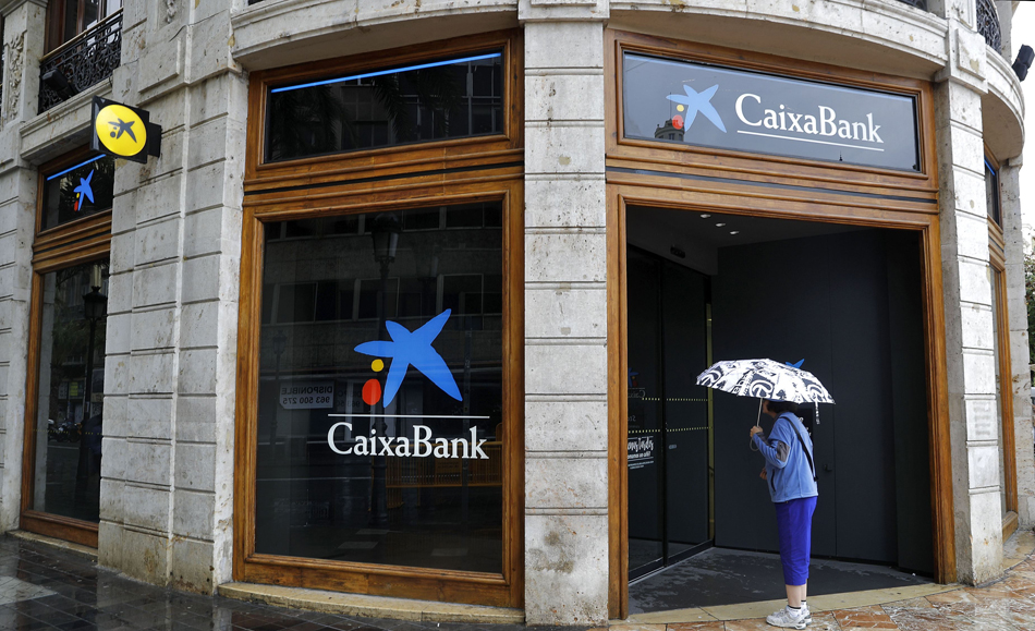 Una sucursal de CaixaBank en Valencia, ciudad a la que ha trasladado la entidad su sede social. 
