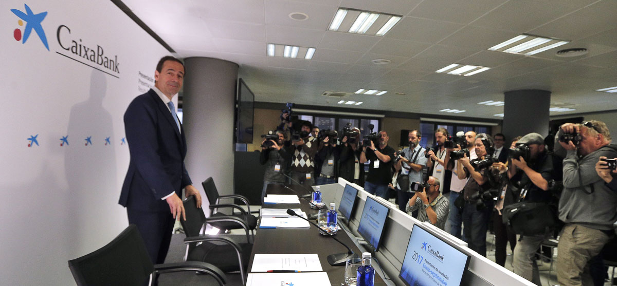 El consejero delegado de CaixaBank, Gonzalo Cortázar, momentos antes de comenzar la presentación de los resultados económicos de 2017.