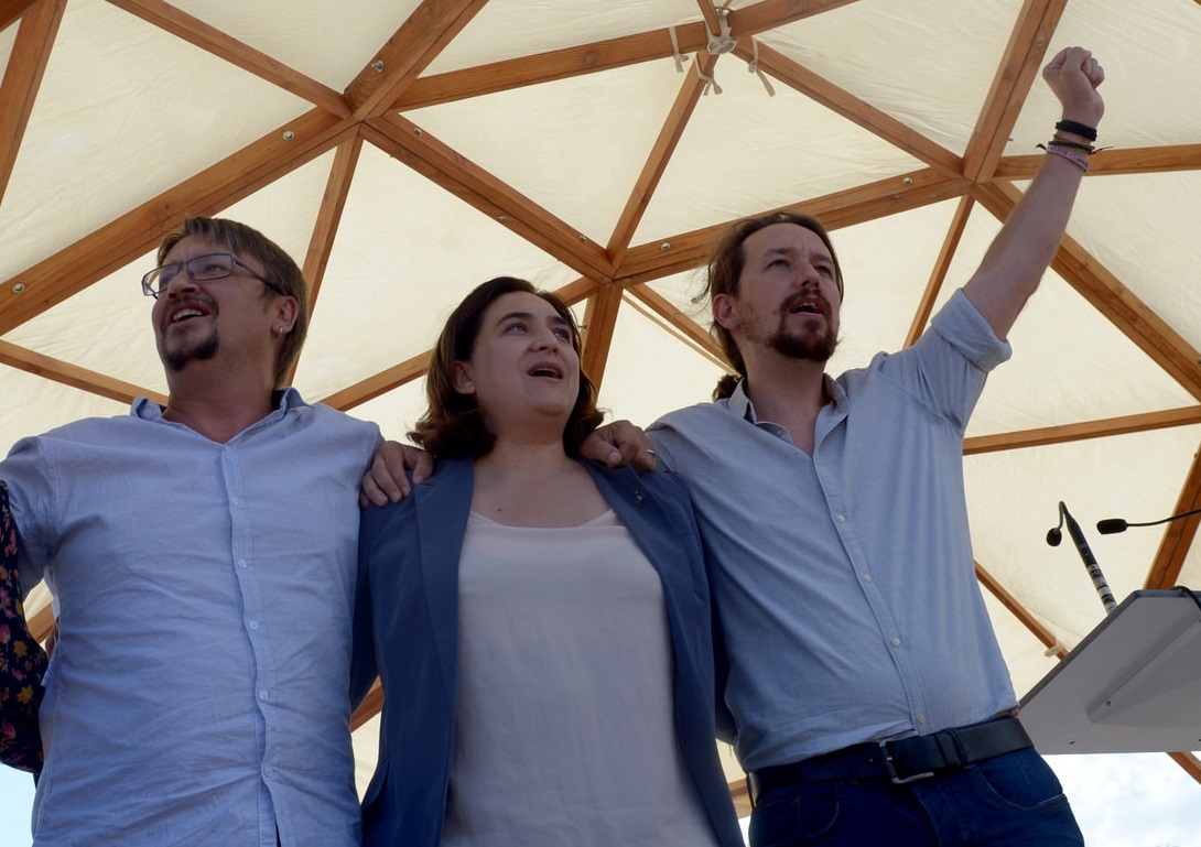 ablo Iglesias junto a Ada Colau y Xavier Domènech en el acto de la Diada fuente Podemos