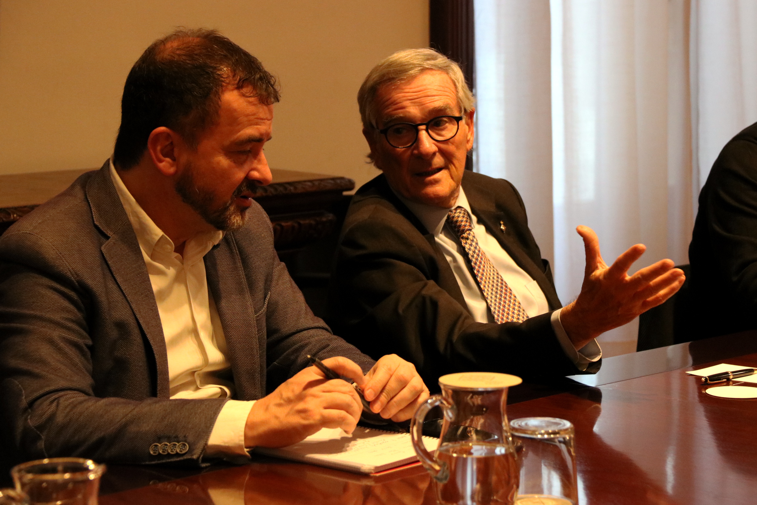Trias i Bosch ofereixen a Colau un "acord de país" a Barcelona