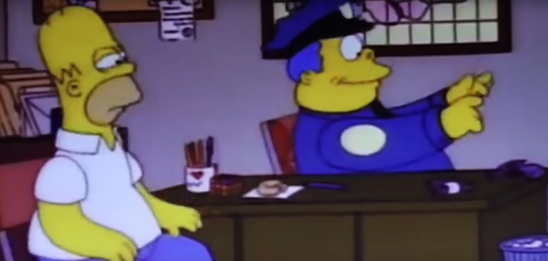 El jefe Wiggum utiliza su máquina de escribir invisible