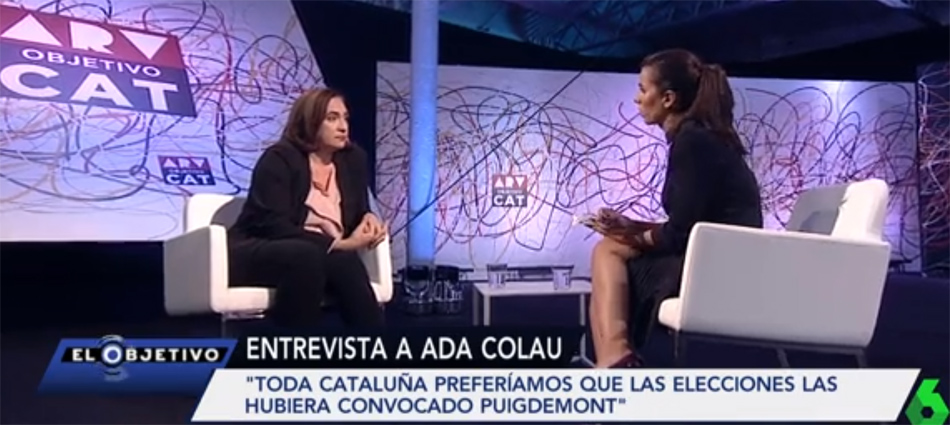 La alcaldesa de Barcelona, Ada Colau, con Ana Pastor, en El Objetivo