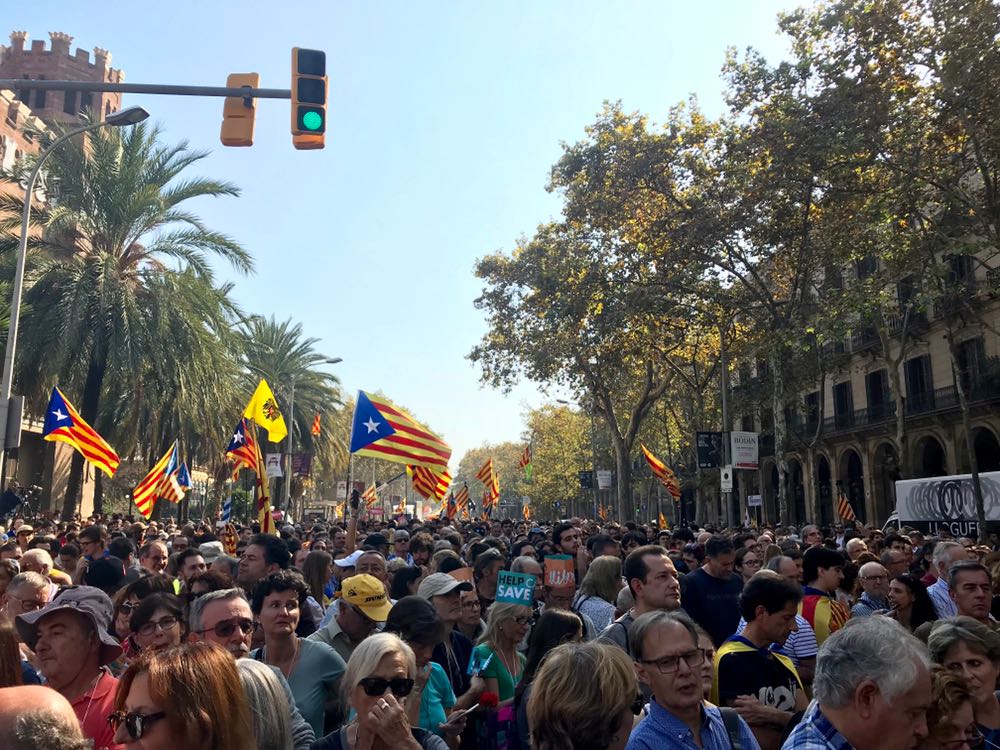 Los alrededores del Parlament antes del pleno, el 27 de octubre.